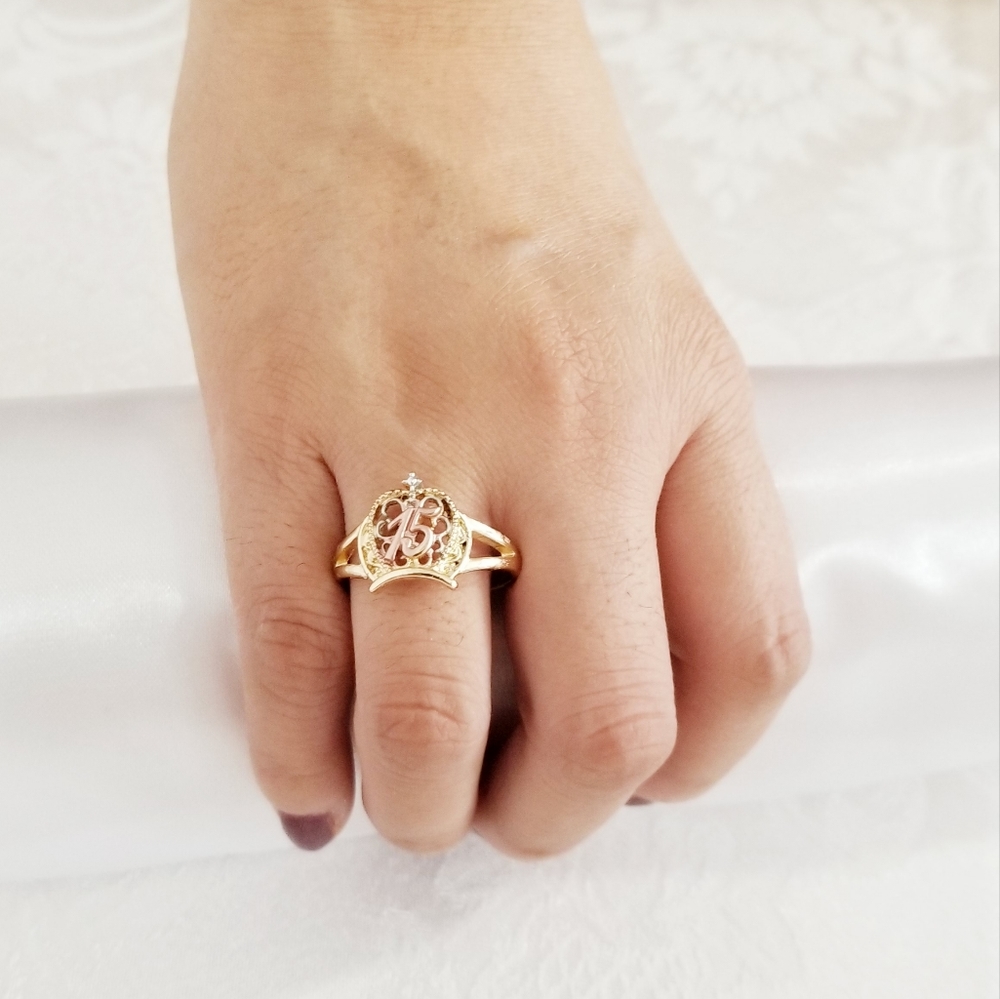 15 Anos Tricolor Crown Ring. Size 10.5 New
